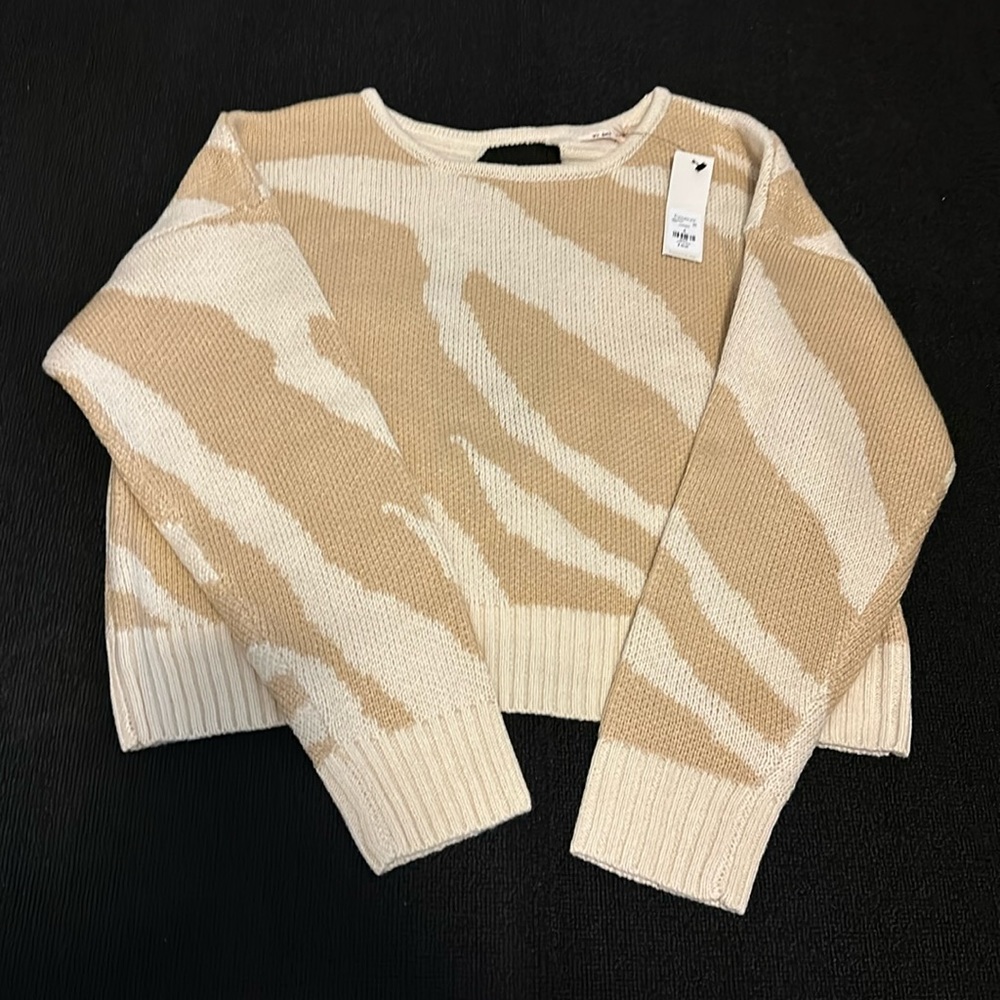 NWT-Francesca’s Mi Ami Animal Print Sweater